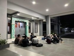 Malam Tak Menghalangi Nalar: Menengok Budaya Diskusi Mahasiswa UIN KHAS Jember yang ‘Hidup’ di Luar Kelas