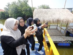 Mahasiswa Ilmu Komunikasi Unesa Gelar Pengabdian Masyarakat di Tambak Cemandi
