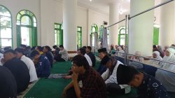 Civitas akademika UIN Bukittinggi Bersama Masyarakat Sholat Idul Adha 1447 di Kampus