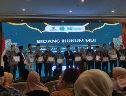 WR III UIN Bukittinggi Edi Rosman Terima Penghargaan Apresiasi Penegakan Hukum dari MUI