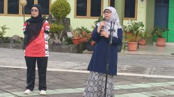 Sambut Dirgahayu ke-81 RI, Sivitas Akademika UIN Bukittinggi Turun Bersihkan Lingkungan